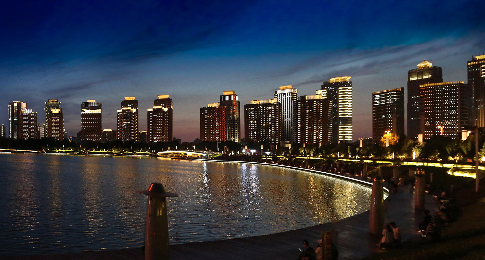 城市风光:郑州郑东新区夜景|农银融媒
