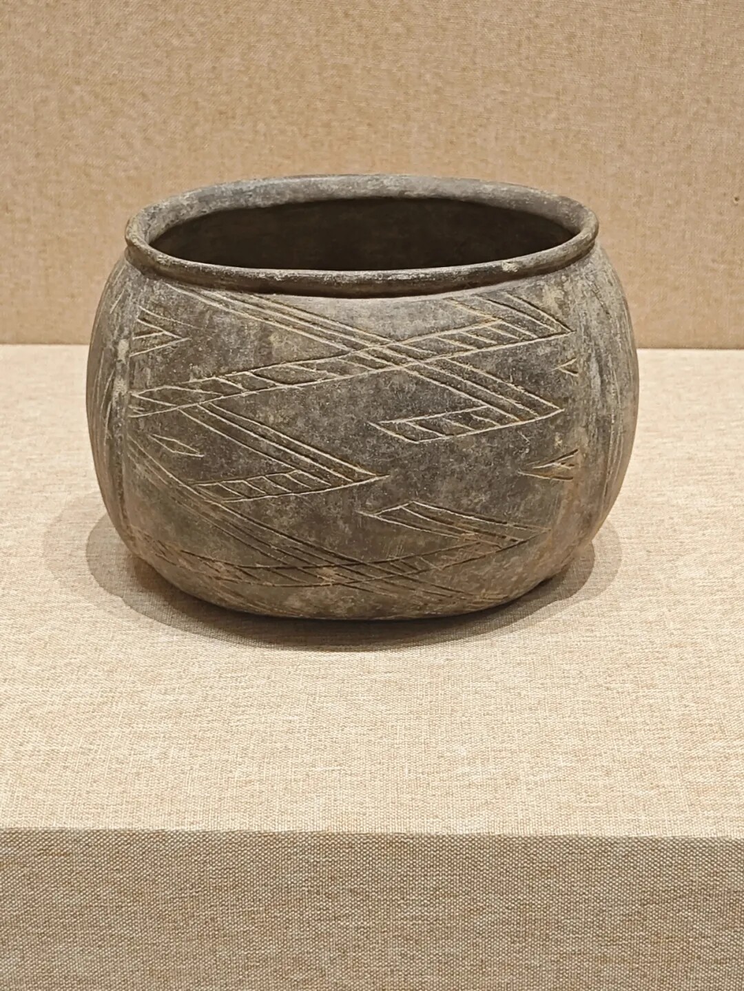 辽宁朝阳 赵宝沟文化陶罐2.jpg