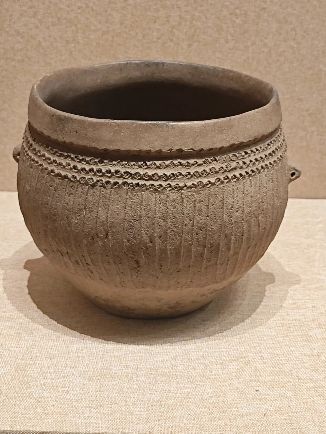 辽宁朝阳 赵宝沟文化陶罐1.jpg