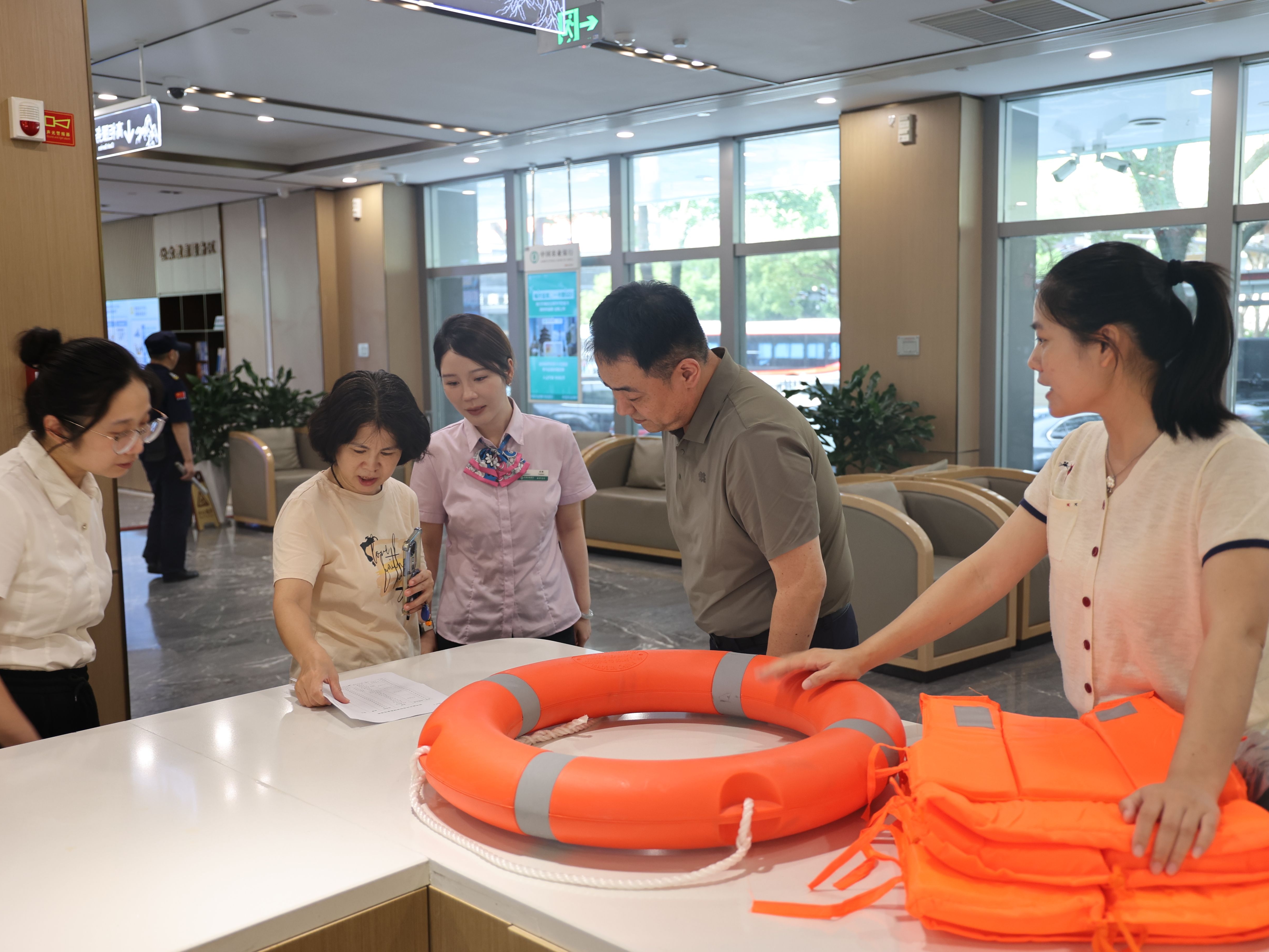 温州市中支行辖内网点开展防台防汛专项检查。（杨衡）